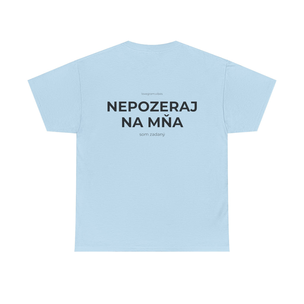 NEPOZERAJ NA MŇA TEE