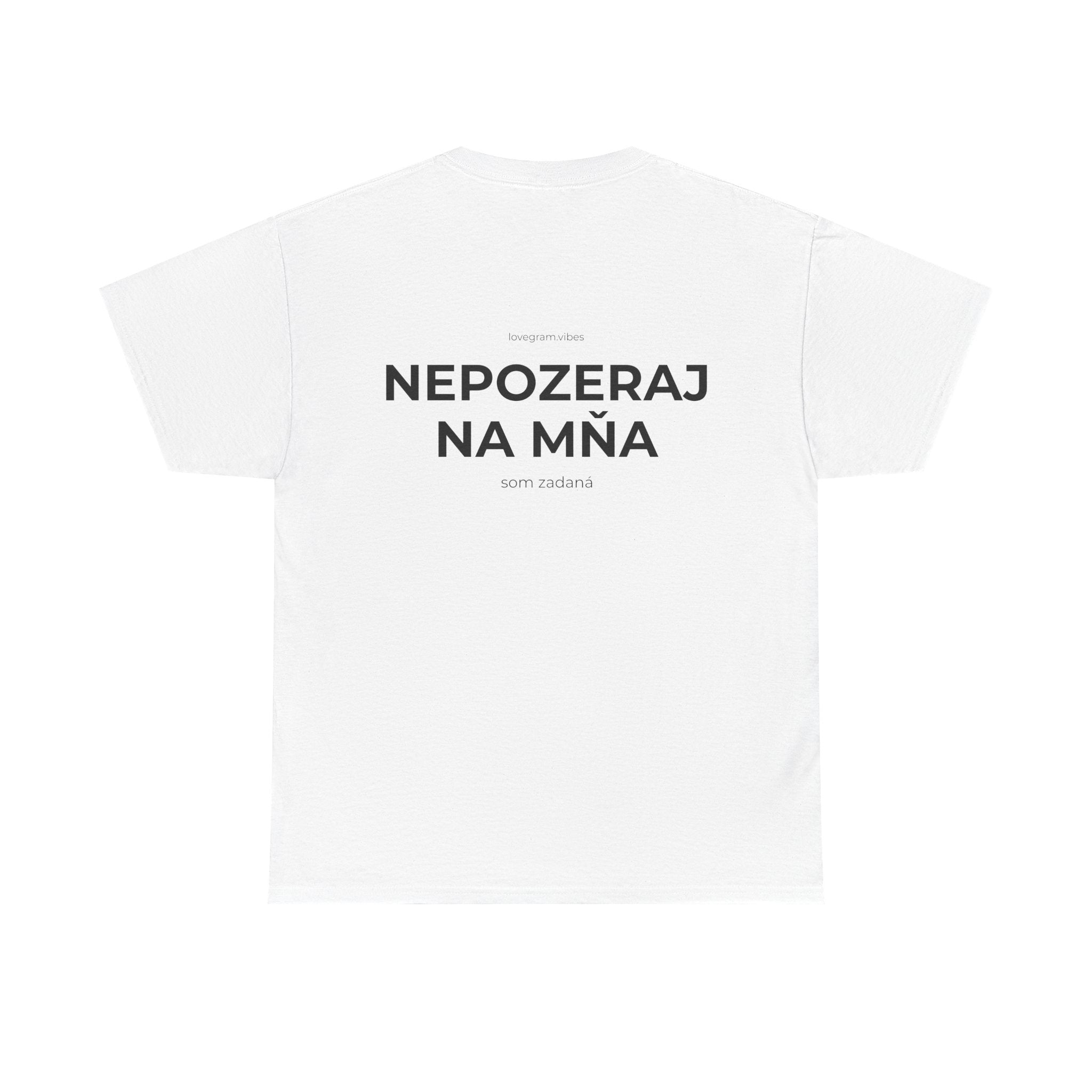NEPOZERAJ NA MŇA TEE