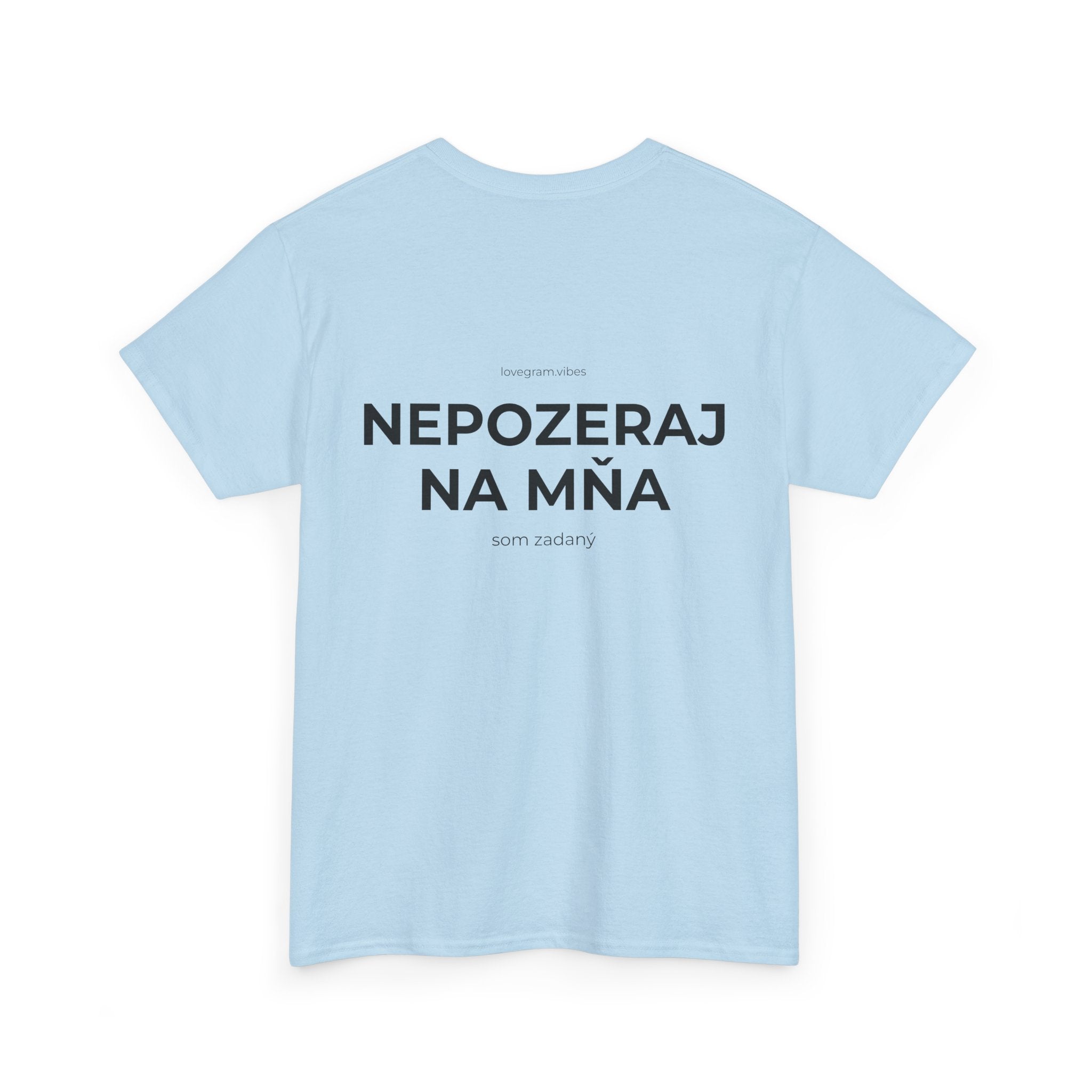 NEPOZERAJ NA MŇA TEE
