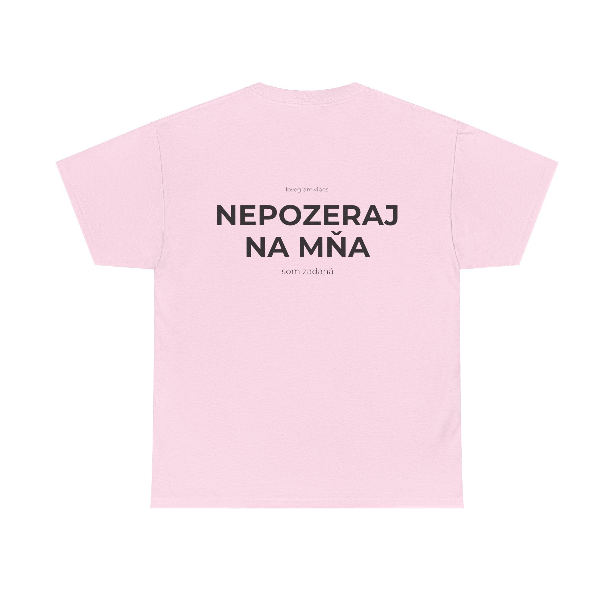 NEPOZERAJ NA MŇA TEE